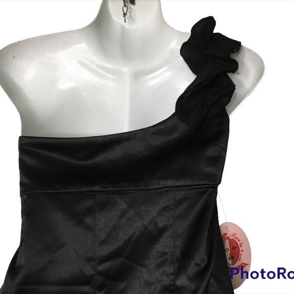 Off the shoulder Black cocktail dress size 12 - Picture 4 of 6